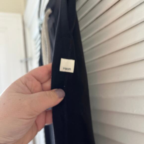 Vuori Black Women's Leggings - Picture 4 of 5